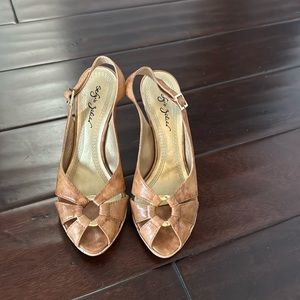 Sergio Zelcer size 6, tan leather slip on sling back heel